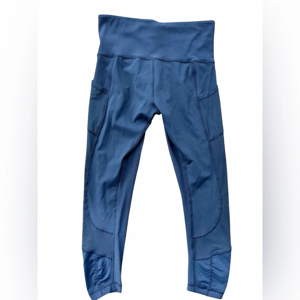 Lululemon Seek The Heat Crop Leggings Women’s size 6 Navy Blue Mesh